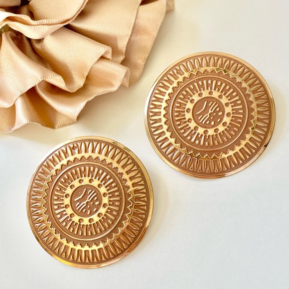 Large Round Medallion Disc Embossed Lightweight Gold-tone & Brown Boho E… - Picture 1 of 5